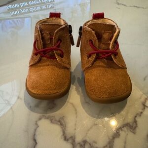 UGG Kristjan Chukka Boots with Red Laces